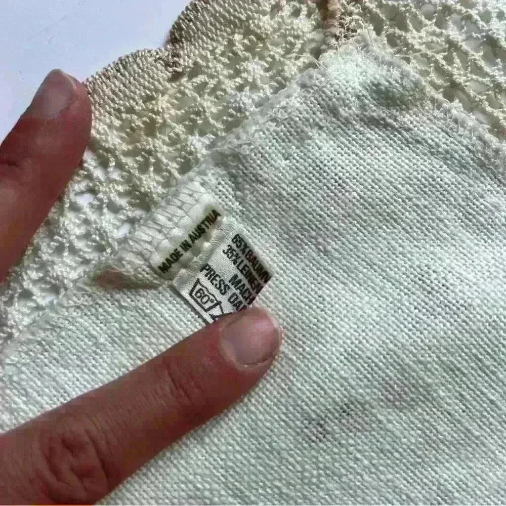Lovely Vintage Hand Crocheted In Austria Floral Linen Tablecloth Set 13x13”